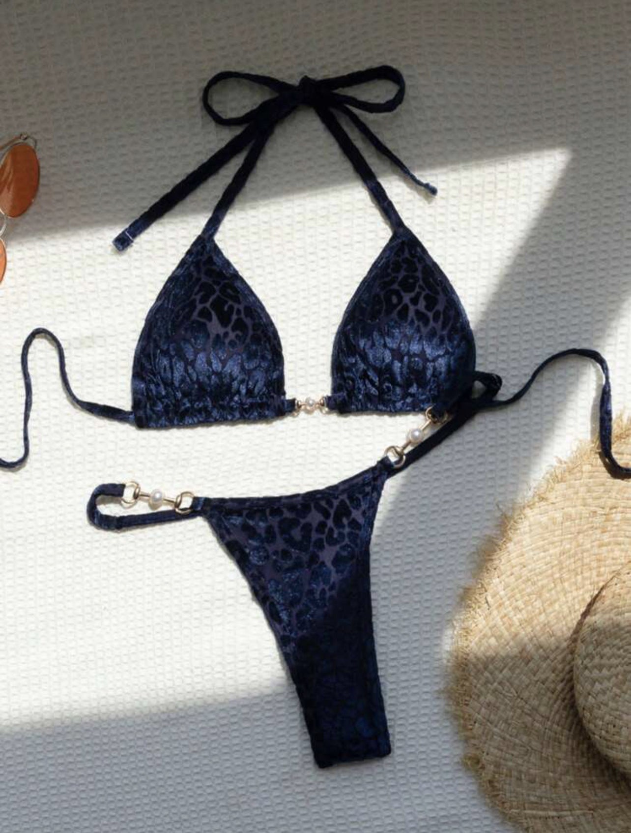 Biquíni Sexy com Pérolas e Estampado de Leopardo – Tecido Especial | Estilo Europeu e Americano