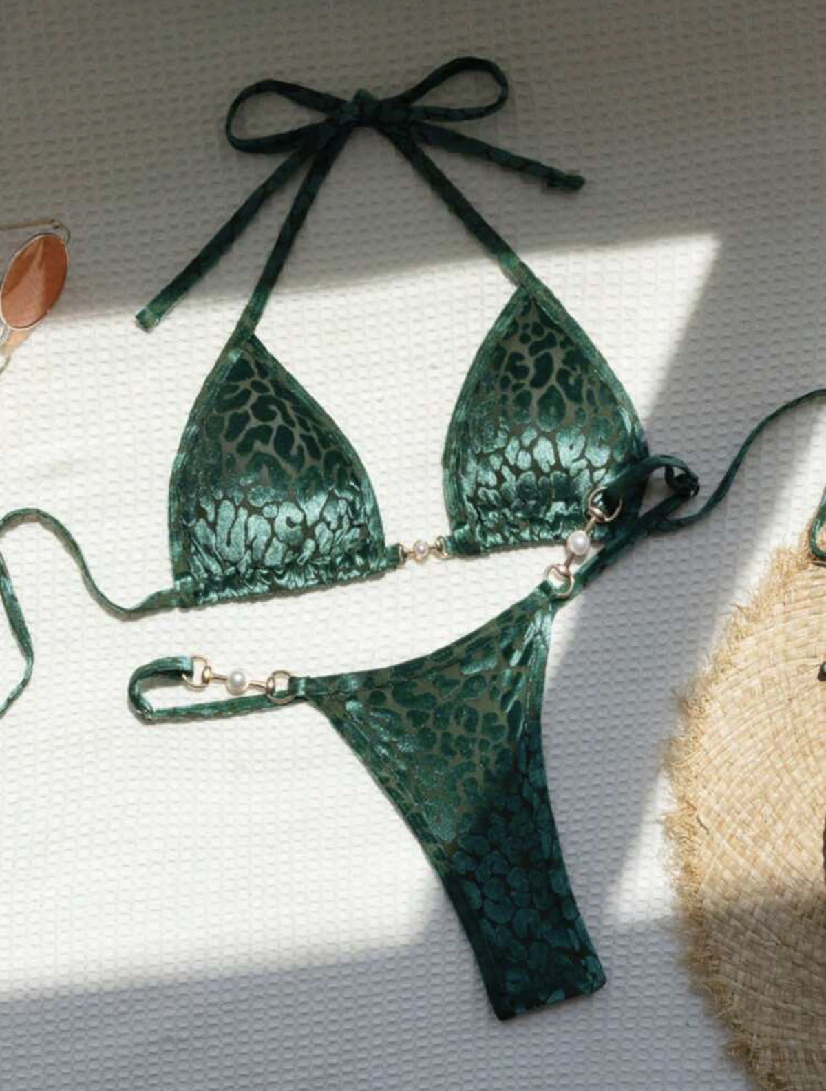 Biquíni Sexy com Pérolas e Estampado de Leopardo – Tecido Especial | Estilo Europeu e Americano