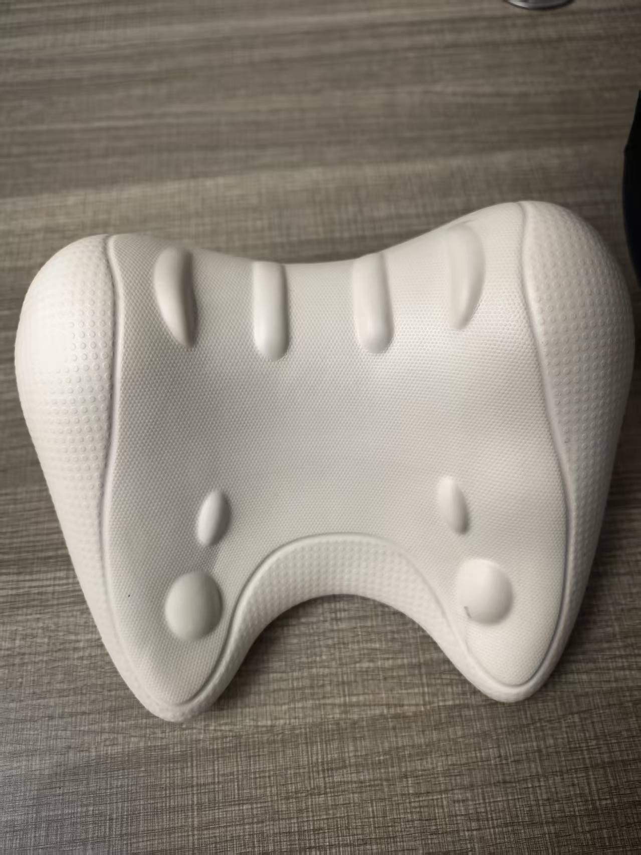Almofada de Massagem Cervical Tipo C – Alívio de Dores no Pescoço e Ombros
