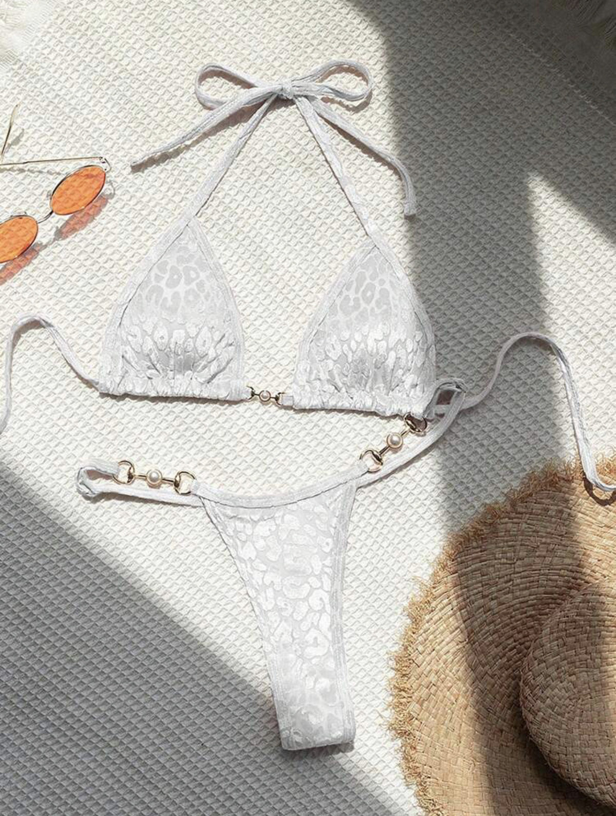 Biquíni Sexy com Pérolas e Estampado de Leopardo – Tecido Especial | Estilo Europeu e Americano