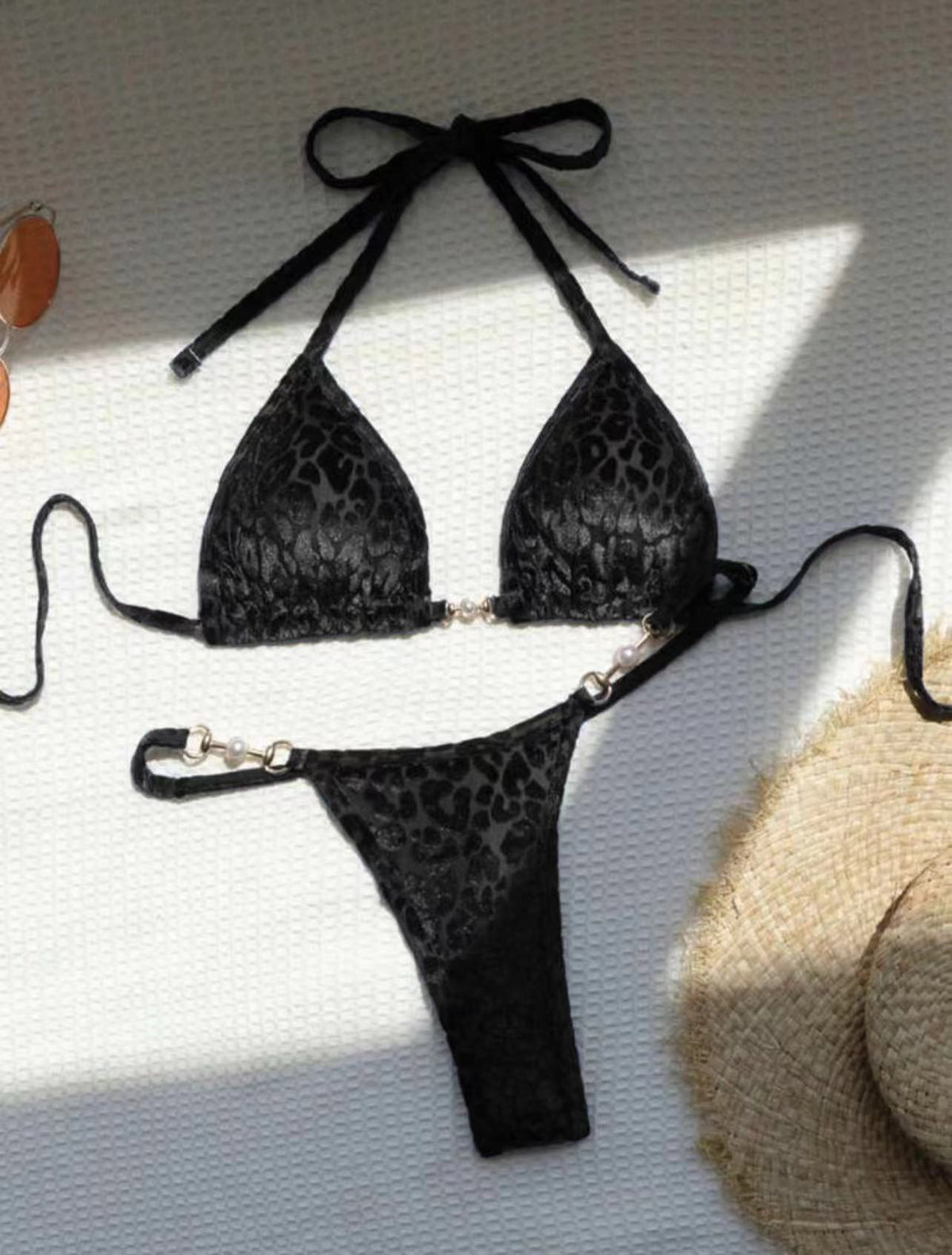Biquíni Sexy com Pérolas e Estampado de Leopardo – Tecido Especial | Estilo Europeu e Americano
