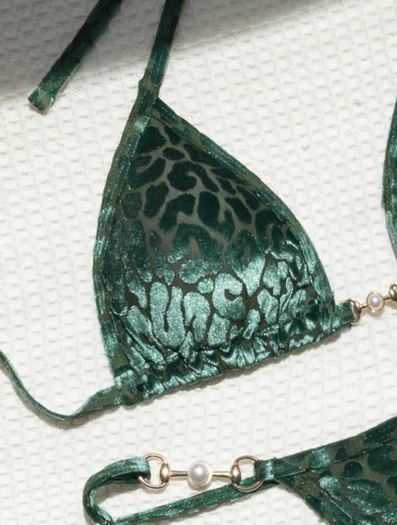Biquíni Sexy com Pérolas e Estampado de Leopardo – Tecido Especial | Estilo Europeu e Americano