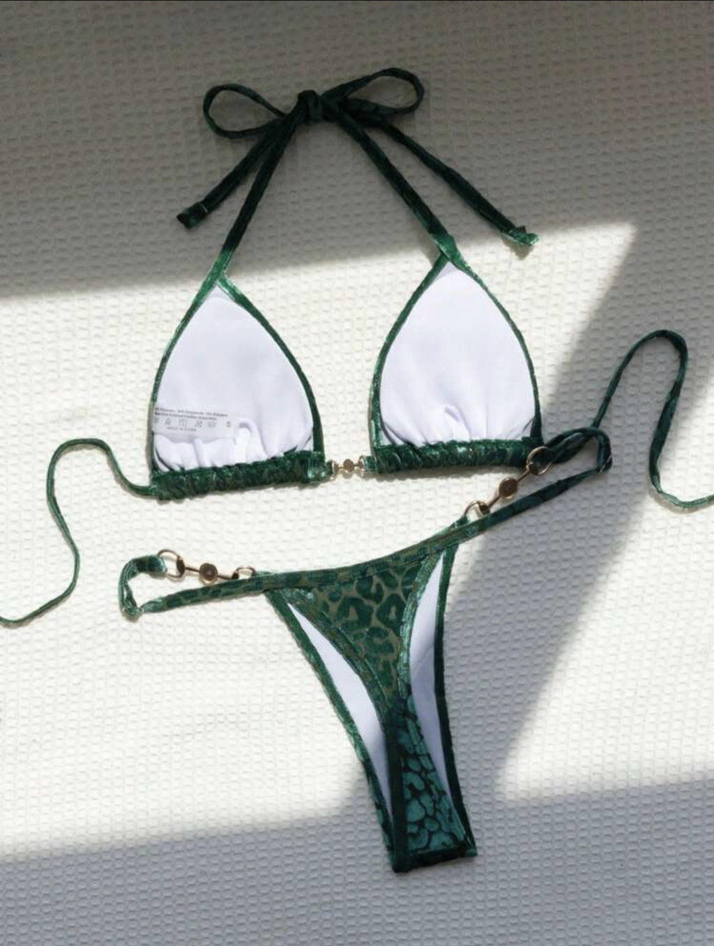 Biquíni Sexy com Pérolas e Estampado de Leopardo – Tecido Especial | Estilo Europeu e Americano