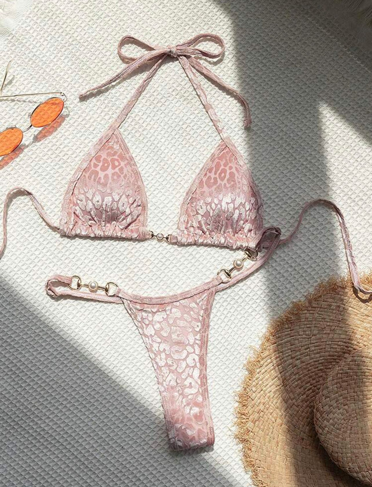 Biquíni Sexy com Pérolas e Estampado de Leopardo – Tecido Especial | Estilo Europeu e Americano