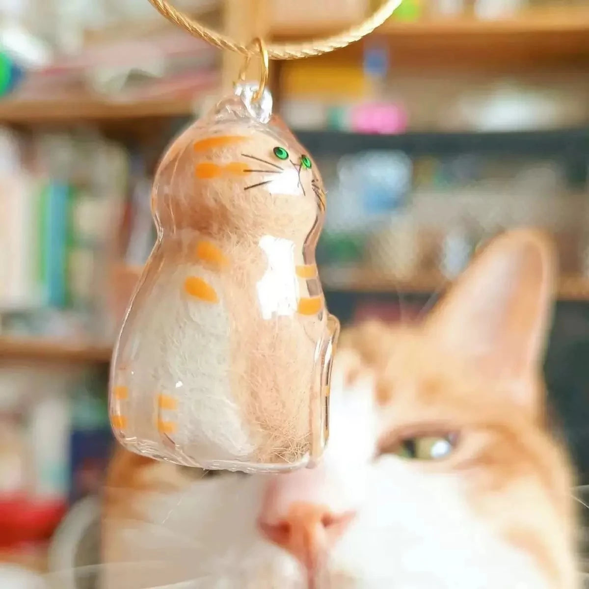 Porta-chaves Gato Gengibre – Pendente para Mochila com Caixa